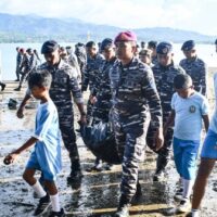 Nyatakan Perang Terhadap Sampah, TNI Bergerak Serentak Bersihkan Lingkungan