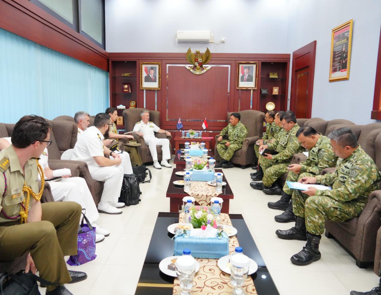 Asops Panglima TNI Terima Courtesy Call Kepala Operasi Gabungan Australia
