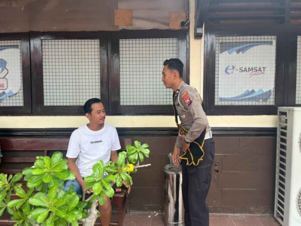 Warga Apresiasi Pendekatan Persuasif Satlantas Polres Tuban Warga Apresiasi Pendekatan Persuasif Satlantas Polres Tuban