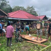 Satgas TMMD Tunjukkan Kepedulian, Bantu Prosesi Pemakaman Warga di Kampung Linggang Amer