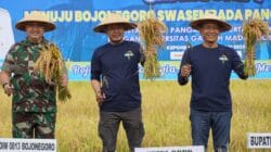 Dandim Bojonegoro damping Bupati Panen Perdana Varietas Unggul Padi Gamagora Dandim Bojonegoro damping Bupati Panen Perdana Varietas Unggul Padi Gamagora