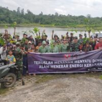 Hijaukan Lingkungan, Satgas TMMD Wiltas Ke-127 Kodim 0912/Kubar Gelar Penanaman Pohon di Lapak Oros