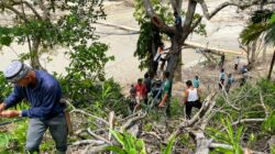 Satgas TNI AD Pimpin Gotong Royong, 550 Meter Pipa Air Bersih Terpasang di Desa Jamat