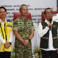 Wakil Ketua I Satgas PRR Letjen TNI Richard Tampubolon Dampingi Menko PMK Penyerahan Bantuan Stimultan Rumah Rusak Pascabencana di Sumatera