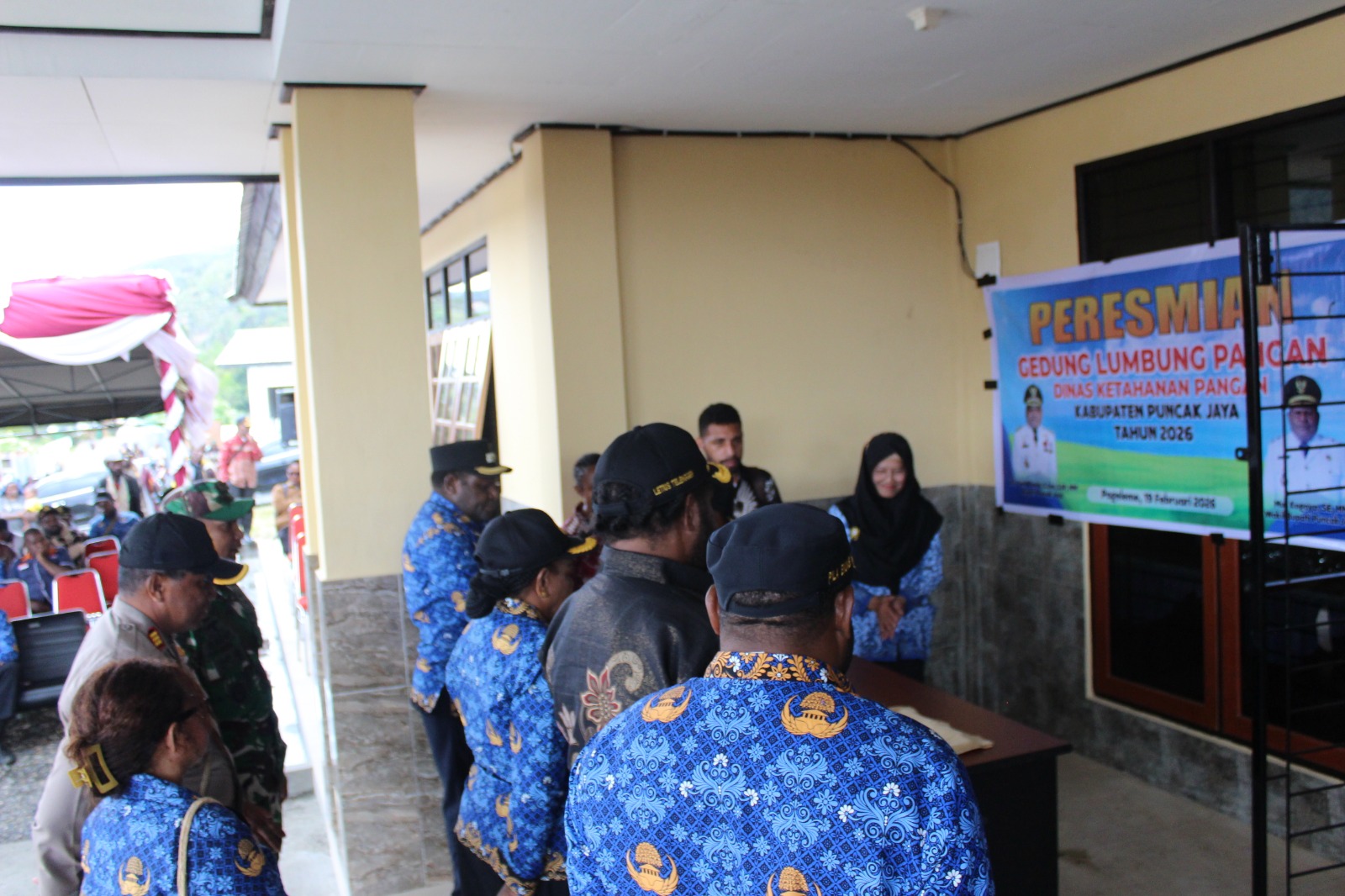 Dandim 1714/PJ Dukung Pemerintah Daerah Peresmian Gedung Lubung Pangan Dinas Ketahanan Pangan Kabupaten Puncak Jaya Dandim 1714/PJ Dukung Pemerintah Daerah Peresmian Gedung Lubung Pangan Dinas Ketahanan Pangan Kabupaten Puncak Jaya