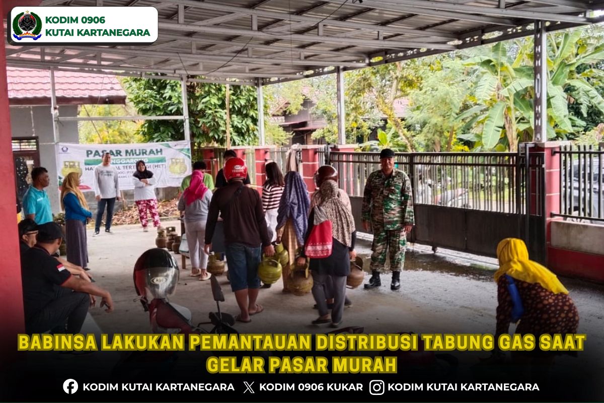 Babinsa Lakukan Pemantauan Distribusi Tabung Gas Saat Gelar Pasar Murah