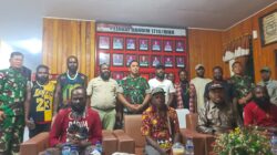 Enam Warga Diserahkan Kepada Perwakilan Keluarga, Kodim 1710/Mimika Tegaskan Proses Sesuai Prosedur Hukum