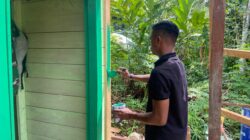 Pastikan Rumah Lebih Awet, Satgas TMMD Wiltas Ke-127 Genjot Pengecatan