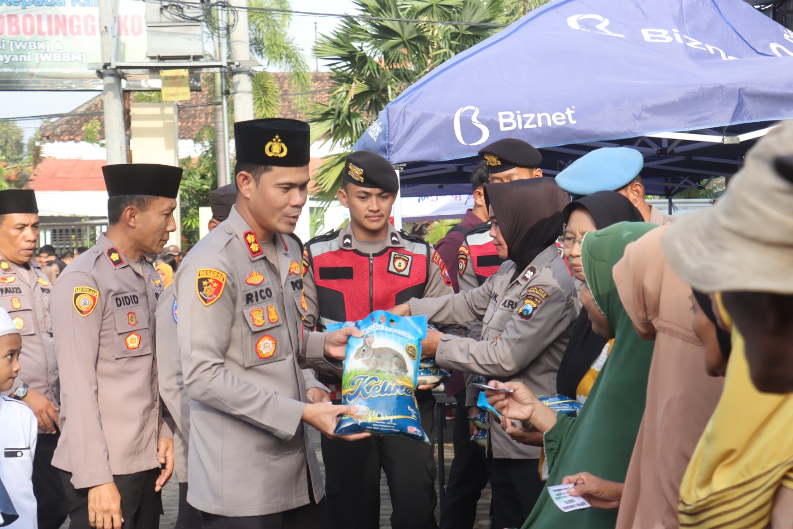 Kapolres Probolinggo Kota Ngabuburit dan Bukber Bareng Pengusaha dan GP Ansor, Santuni Anak Yatim hingga Bagi 500 Bansos