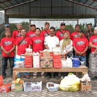 Afiliasi Wartawan Probolinggo Raya (AWPR) Bagikan Ribuan Takjil Di Depan Balai Desa Mentor Sumberasih