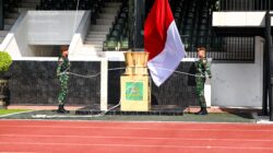 Dirbinjianbang Akmil Pimpin Upacara Bendera Minggu Kedua di Lapangan Sapta Marga