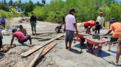 Personel TMMD Ke-127 Kodim 1514/Morotai Laksanakan Pengecoran Plat Deker Gorong-Gorong di Desa Gotalamo