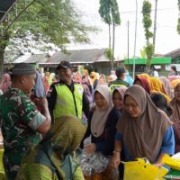Secara Serentak dan Tersebar, Jajaran TNI Kodim Bojonegoro Gelar Bazar Murah dan Takjil Ramadan