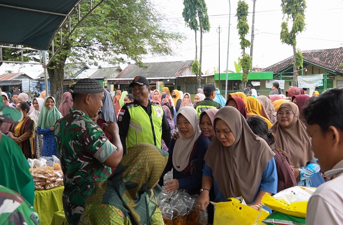 Secara Serentak dan Tersebar, Jajaran TNI Kodim Bojonegoro Gelar Bazar Murah dan Takjil Ramadan