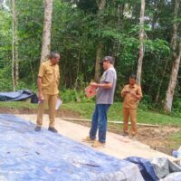 Semenisasi Jalan Program TMMD Selesai, Dinas PU Kutai Barat Turun Langsung ke Lokasi