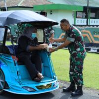 Berbagi Berkah Ramadhan, Prajurit Kodim 1505/Tidore dan Persit Sapa Warga Lewat Pembagian Takjil