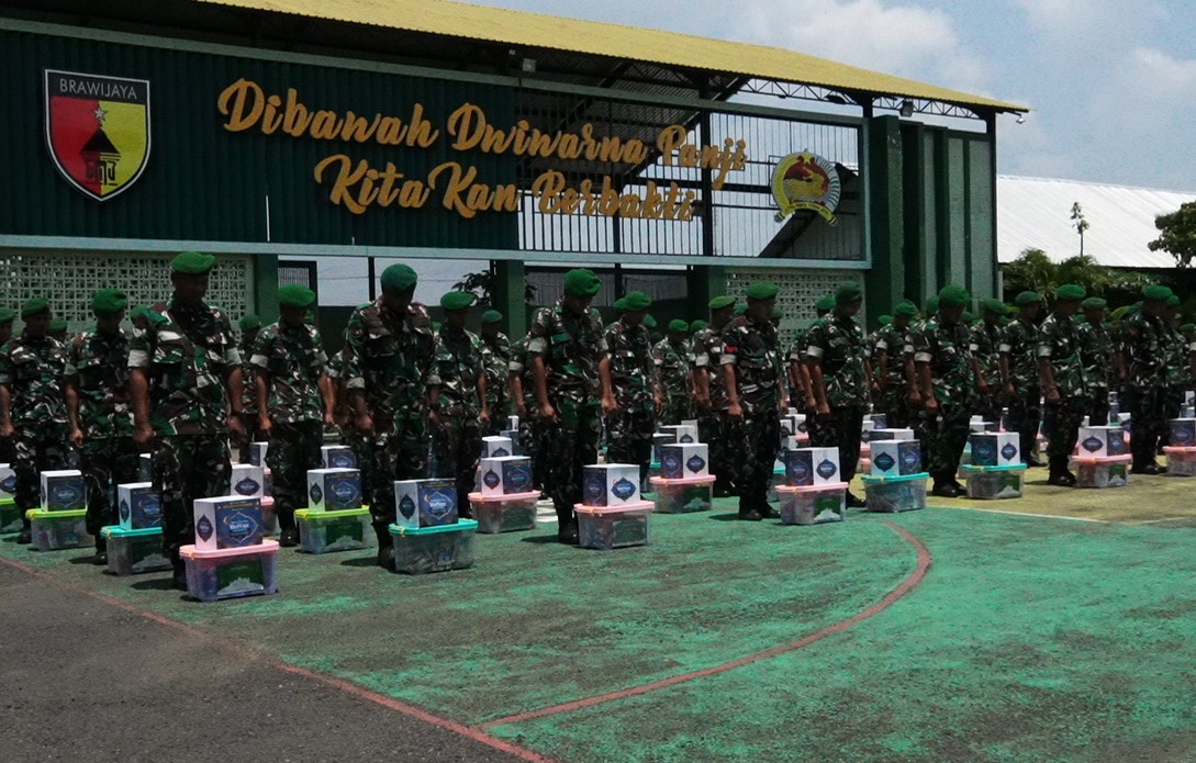 Berbagi Berkah, Dandim Bojonegoro berikan Bingkisan Lebaran untuk Anggota