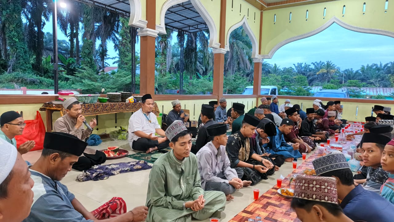 Pemdes Langkan Silaturahmi dan Buka Puasa Bersama Anak Santri