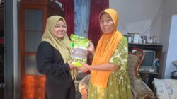 Gandeng UMKM dan GP Ansor, GMBQ Salurkan 99 Kg Zakat Fitrah Secara Door-to-Door