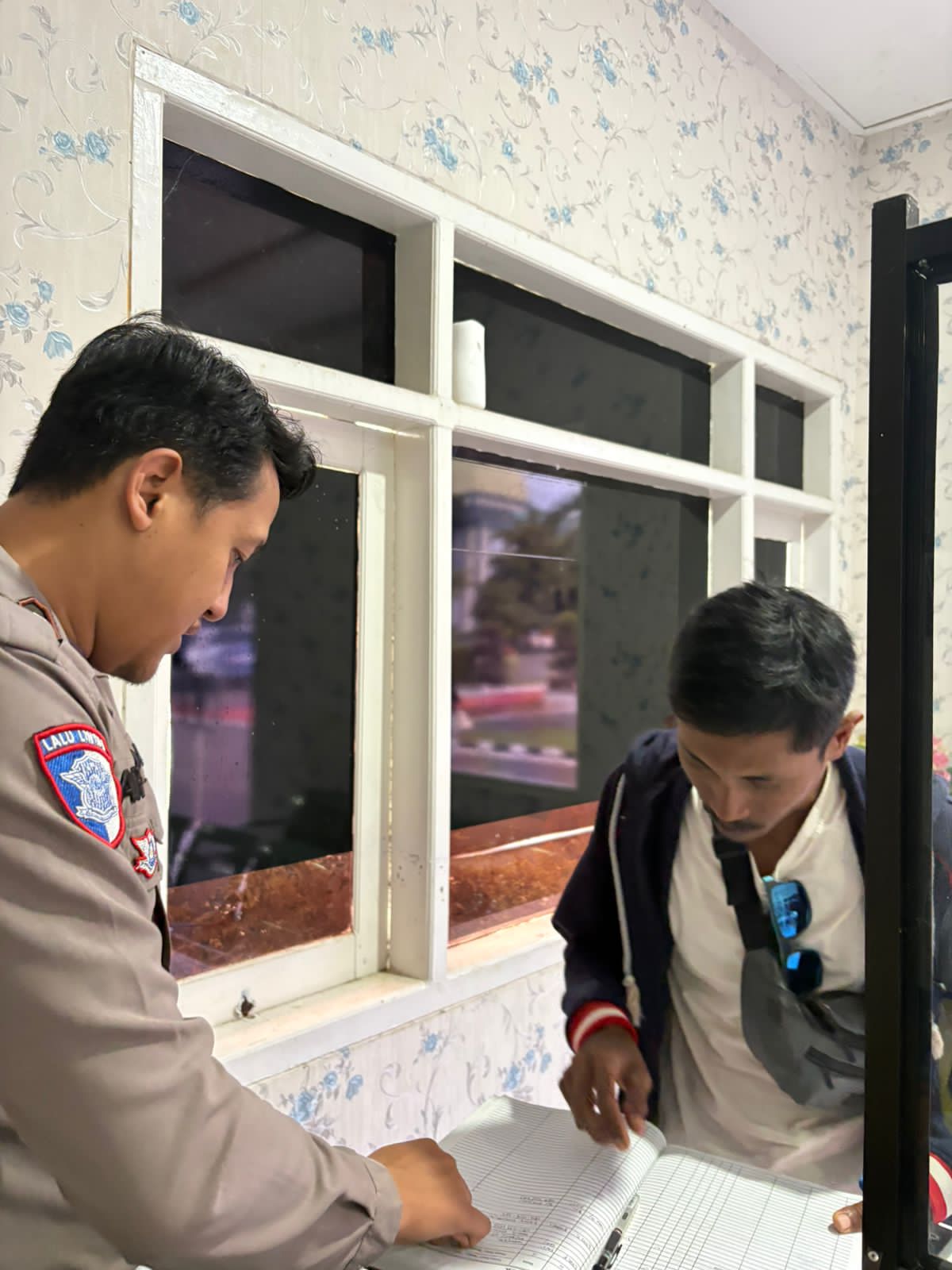 Polantas Menyapa Dorong Budaya Tertib Berkendara Secara Persuasif Polantas Menyapa Dorong Budaya Tertib Berkendara Secara Persuasif