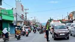 Lalu Lintas Pasar Leces Kembali Lancar Berkat Rekayasa Arus Pos Pam Polres Probolinggo