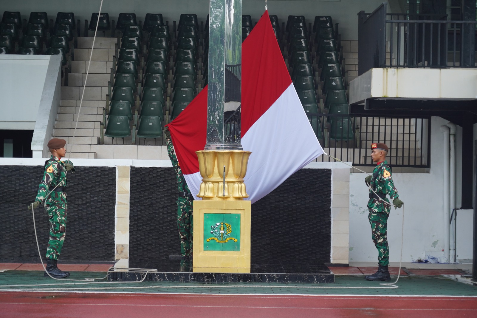 Perkuat Disiplin dan Soliditas Akmil Gelar Upacara Bendera dan Latihan Defile