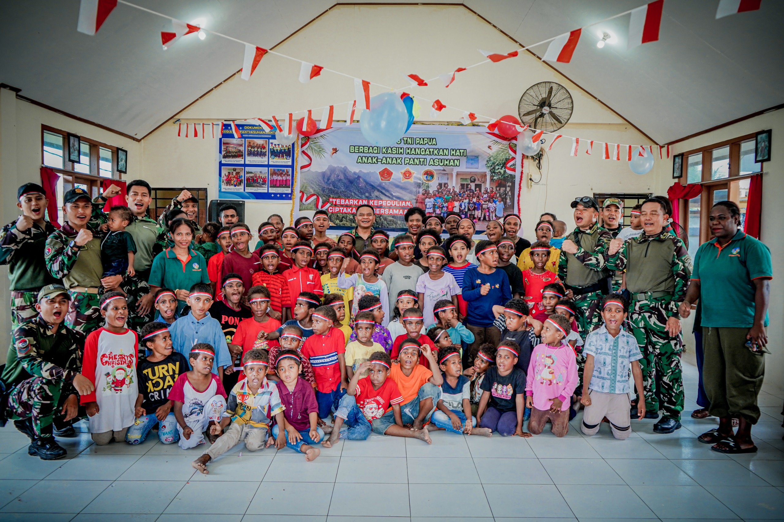 Koops TNI Papua Berbagi Kasih di Panti Asuhan Santa Susana Mimika Koops TNI Papua Berbagi Kasih di Panti Asuhan Santa Susana Mimika
