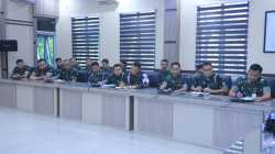 Komandan Lanud Sultan Hasanuddin Pimpin Rapat Staf, Tekankan Kepemimpinan Berbasis Keteladanan dan Kecerdasan Emosional