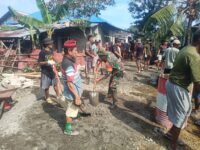 Babinsa Hadir di Tengah Masyarakat, Bantu Bangun Pondasi Rumah Warga