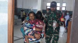 Koramil 1714-01/Mulia Menjadi Pelindung Rakyat Dampingi Evakuasi Korban Menuju RSUD Nabire