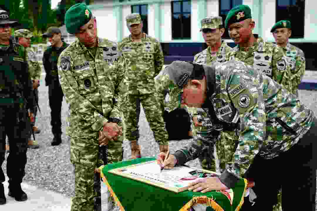 Wapang TNI Dampingi Menhan RI Tinjau Kesiapan Yonif TP 805/KSW di Papua Barat
