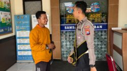 Warga Terpukau! Polisi Lalu Lintas Sapa Langsung dan Jelaskan Administrasi Kendaraan