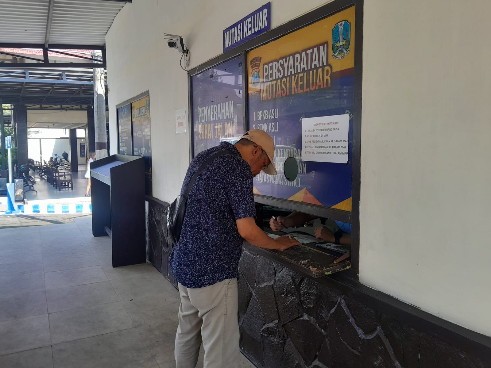 Samsat Kota Malang Berikan Pelayanan Humanis untuk Proses Mutasi Kendaraan