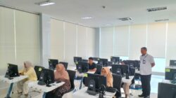 Banyak Warga Baru Tahu Soal SIM, Polantas Tuban Jelaskan Langsung di Jalan
