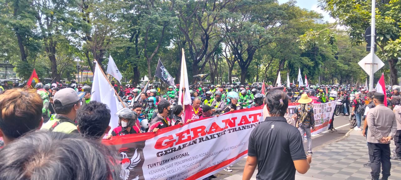 GERANAT’S Jatim Turun ke Jalan, Biaya Parkir dan Tarif Jadi Sorotan Driver Online GERANAT’S Jatim Turun ke Jalan, Biaya Parkir dan Tarif Jadi Sorotan Driver Online
