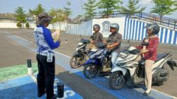 Pengemudi Ojek di Tuban Akhirnya Paham SIM Usai Bertemu Polantas Tuban