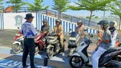 Warga Tuban Mendadak Menepi Saat Polantas Tuban Bahas SIM dan STNK