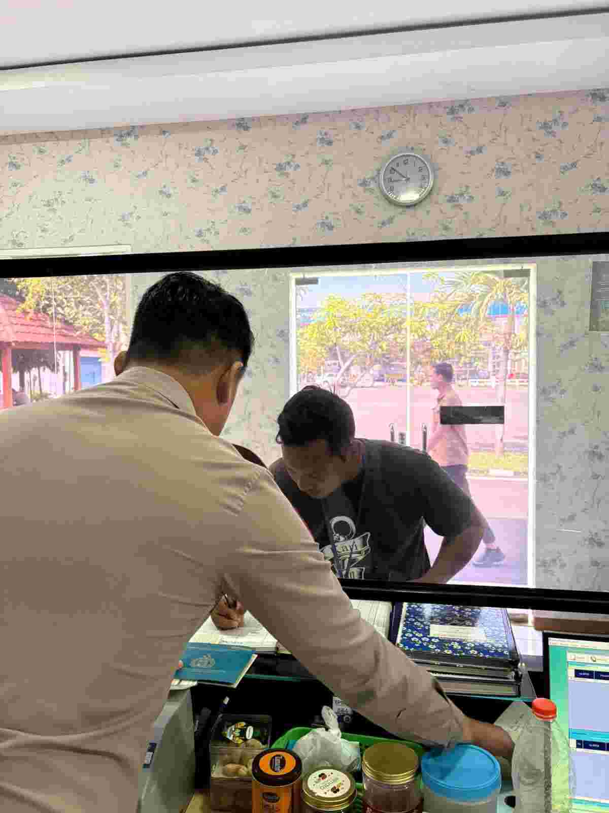 Warga Tuban Kini Tak Bingung Lagi, Polantas Tuban Bahas STNK hingga BPKB Warga Tuban Kini Tak Bingung Lagi, Polantas Tuban Bahas STNK hingga BPKB