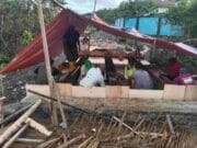Meski Cuaca Tak Menentu, Anggota Kodim 1505/Tidore dan Warga Tetap Semangat Bangun Jembatan Garuda