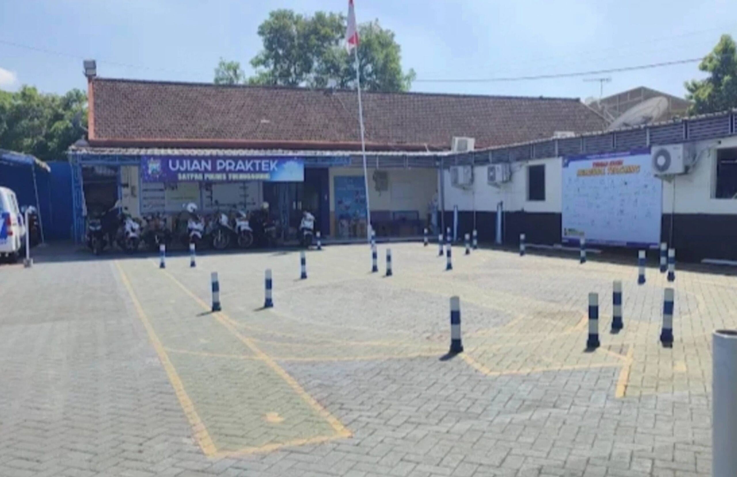 Tulungagung Heboh Dugaan Pungli SIM-C, Biaya Resmi Rp100 Ribu Bisa Membengkak Jadi Rp800 Ribu Tulungagung Heboh Dugaan Pungli SIM-C, Biaya Resmi Rp100 Ribu Bisa Membengkak Jadi Rp800 Ribu