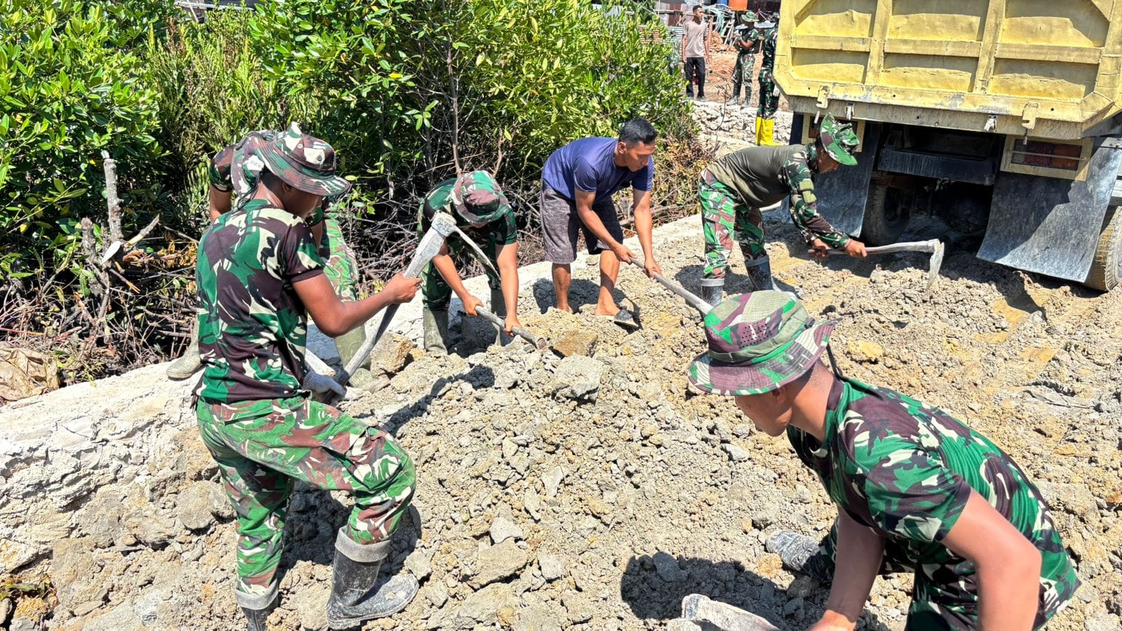 Progres Pembuatan Badan Jalan TMMD Ke-128 Kodim 0908/Bontang Capai Tahap Penimbunan