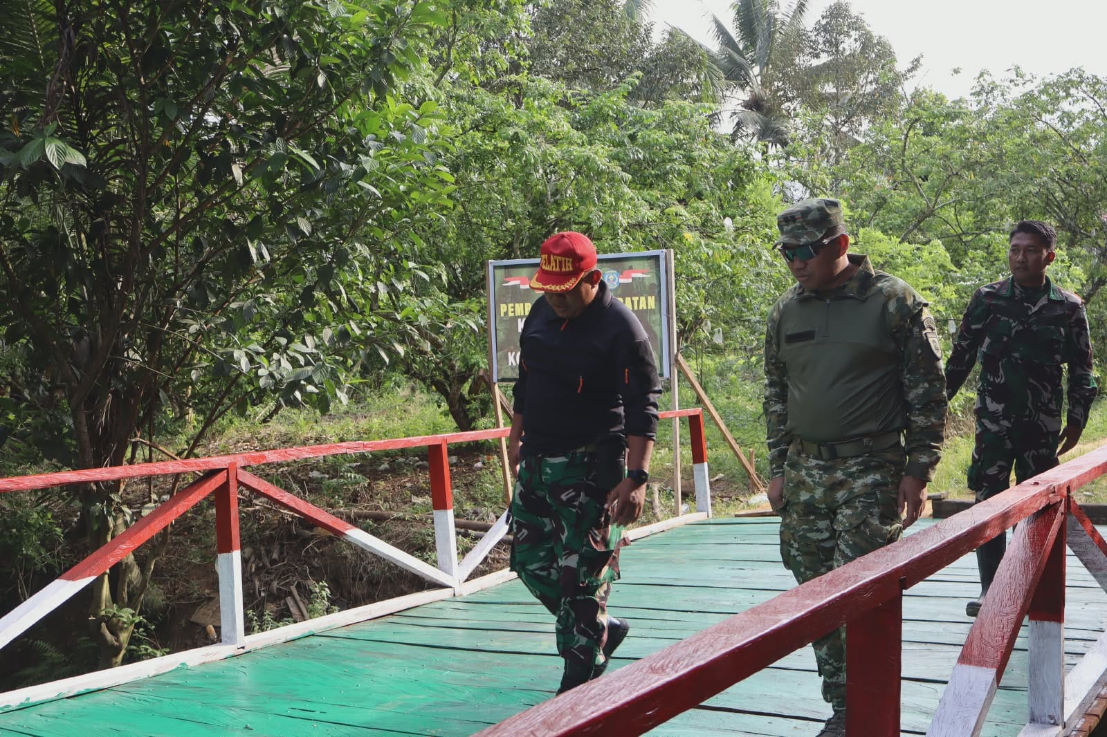 Yakinkan TMMD Ke 128 Berjalan Lancar, Dandim 0908/Bontang Cek Progres Pembuatan Jembatan