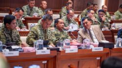 Panglima TNI Hadiri Raker Bersama Komisi I DPR RI Bahas Dinamika Geopolitik dan Misi Perdamaian Dunia