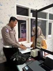 Makin Dekat dengan Masyarakat, Polantas Tuban Bantu Jawab Persoalan SIM, STNK dan BPKB