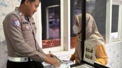 Makin Dekat dengan Masyarakat, Polantas Tuban Bantu Jawab Persoalan SIM, STNK dan BPKB