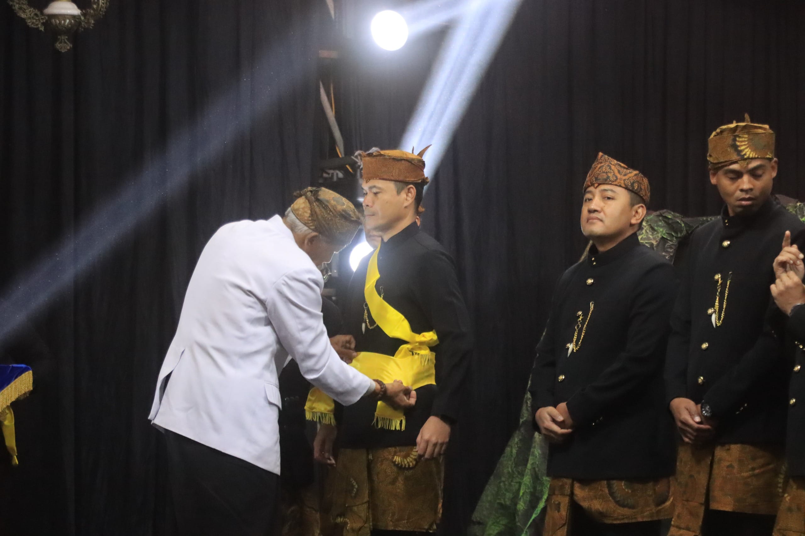 Yadnya Kasada 2026, Kapolres Probolinggo Kota Dikukuhkan sebagai Warga Kehormatan Masyarakat Tengger Yadnya Kasada 2026, Kapolres Probolinggo Kota Dikukuhkan sebagai Warga Kehormatan Masyarakat Tengger