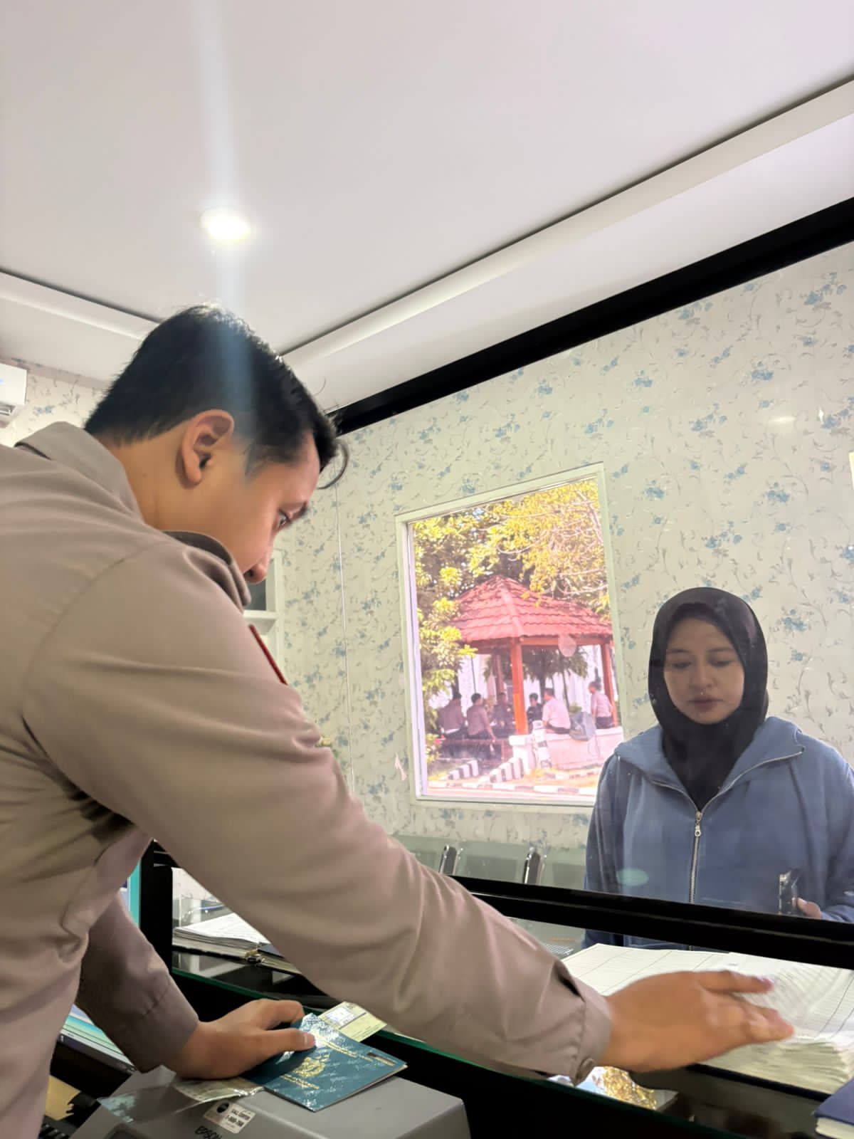 Cerita Pagi di Tuban, Warga Datangi Polantas Tuban untuk Urus Kebingungan BPKB