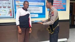 Suasana Hangat di Jalan Tuban, Polantas Jawab Semua Pertanyaan Dokumen Kendaraan Suasana Hangat di Jalan Tuban, Polantas Jawab Semua Pertanyaan Dokumen Kendaraan