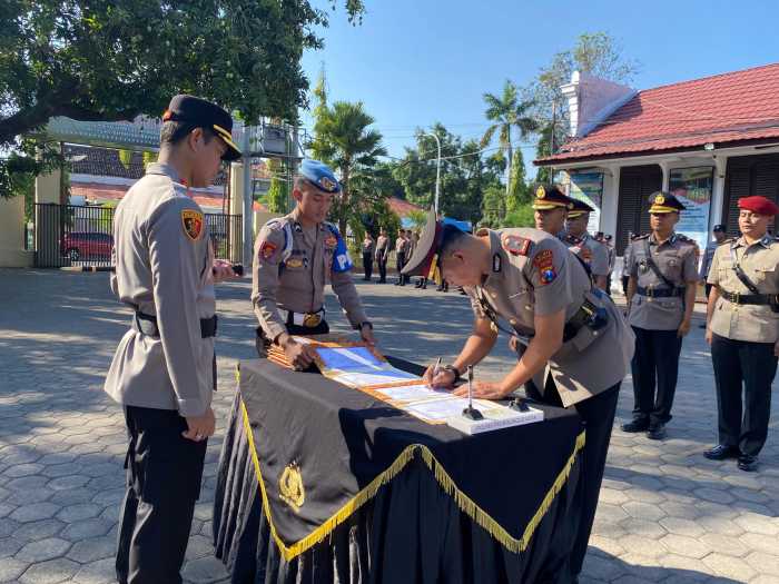 Kapolres Probolinggo Kota Pimpin Sertijab Sejumlah Pejabat Utama, Tekankan Profesionalisme dan Pelayanan Masyarakat Kapolres Probolinggo Kota Pimpin Sertijab Sejumlah Pejabat Utama, Tekankan Profesionalisme dan Pelayanan Masyarakat