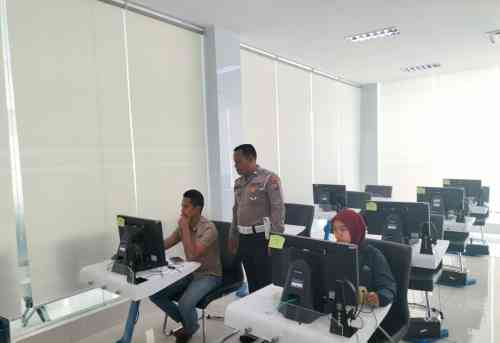Warga Antusias! Polantas Tuban Menyapa, Urusan SIM Jadi Lebih Mudah Warga Antusias! Polantas Tuban Menyapa, Urusan SIM Jadi Lebih Mudah
